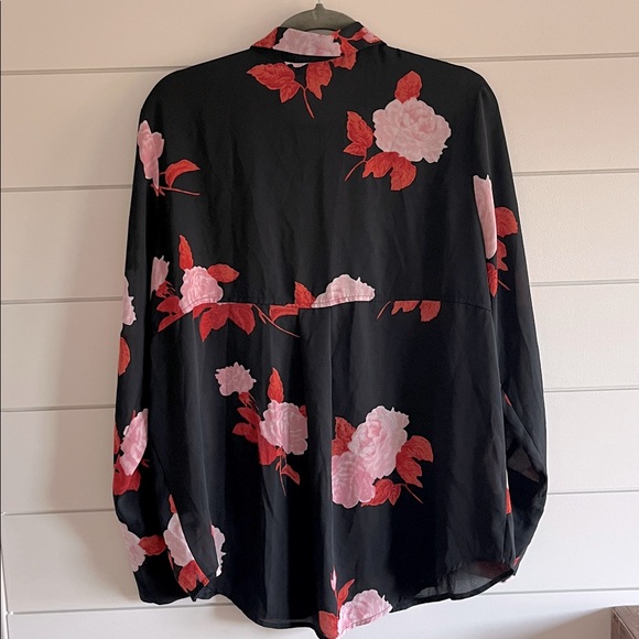 Who What Wear Black Shirt with Red Floral Pattern - Picture 4 of 5